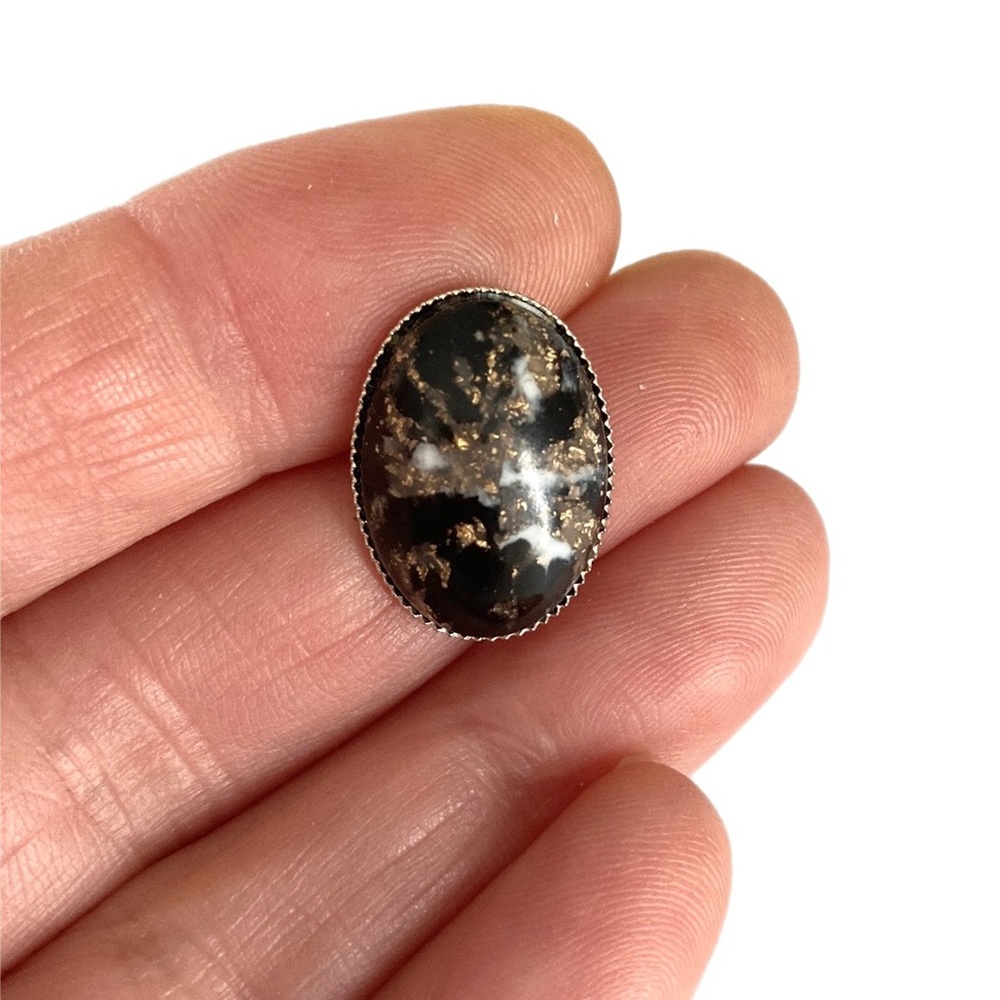 Genuine VINTAGE oval black fleck acrylic stud earrings - Picture 2 of 6